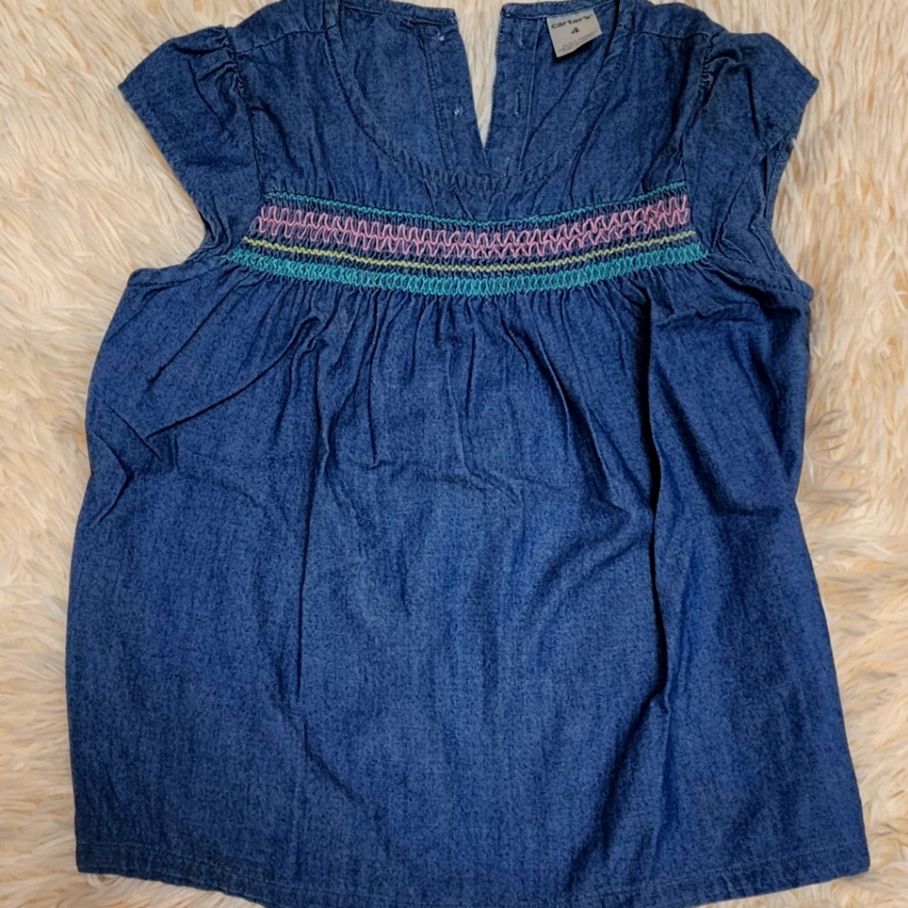 Carter's  girls toddler top Good used condition Size 4No returns Feel free t